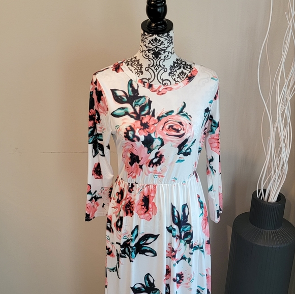 Long Maxi Dress - Picture 2 of 5